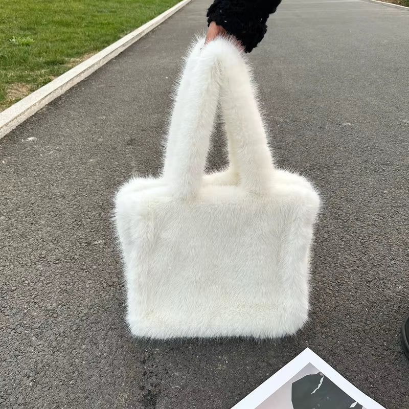 Designer Fluffy Plush Shoulder Bag Warm Faux Mongolian Fur Handbags for Women Brands Large Hobo Shopper Heart Shaped Purses